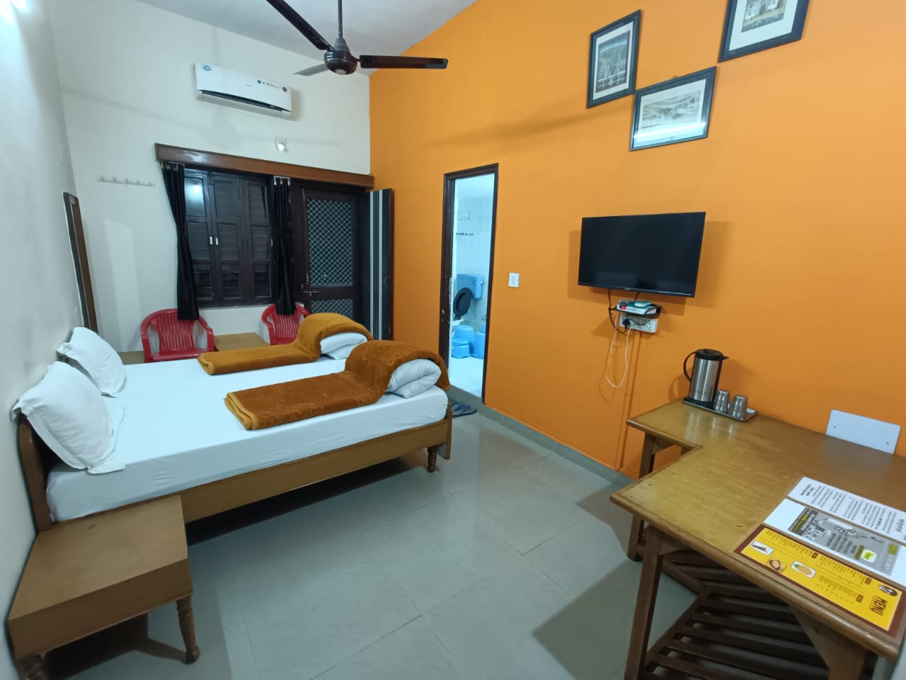 Ordinary Double Bed Room  Ordinary in Size & Feelings
